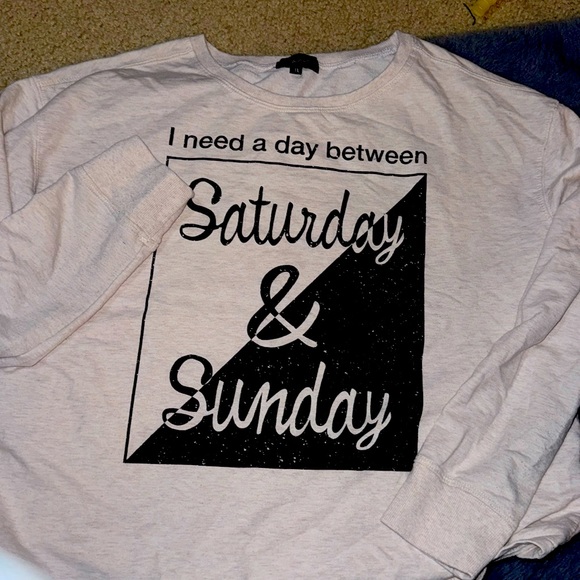 Tops - Cute crop sweatshirt